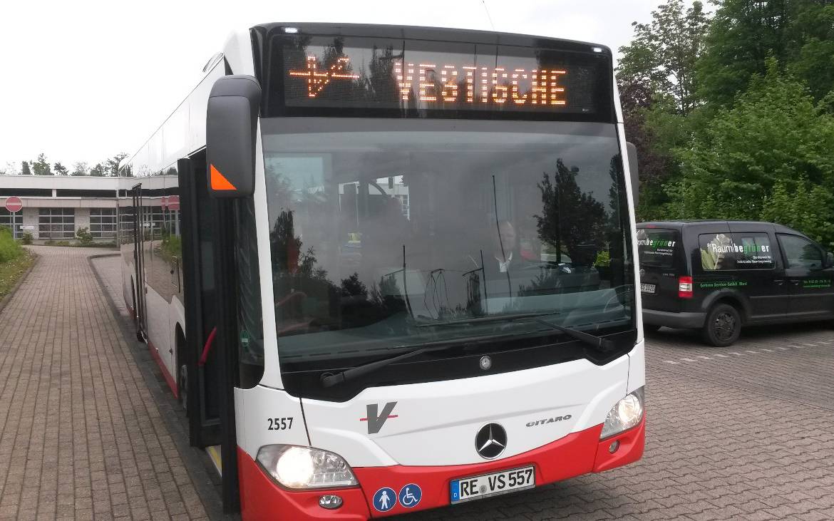 Ein Bus der Vestische auf den Straßen unterwegs.