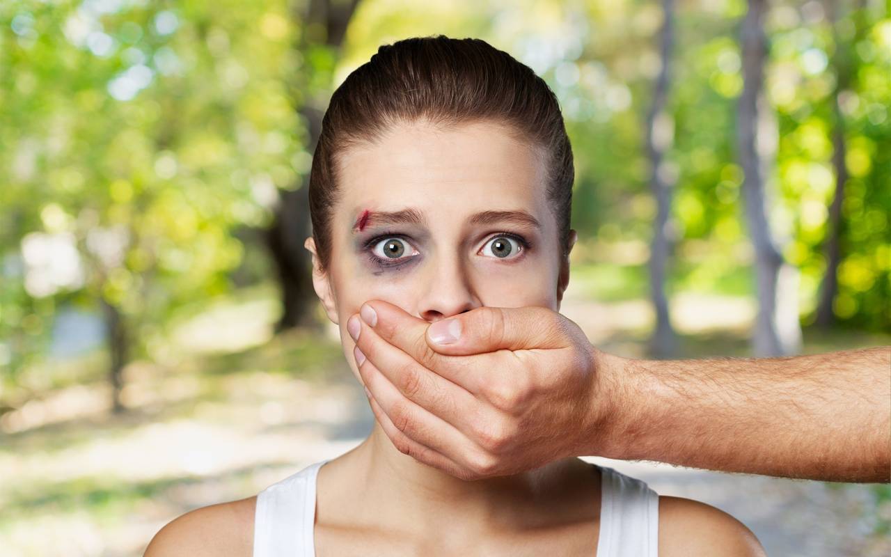 frau, angst, gewalt, gewalttätig, mann, entführung, entführer, schmerz, schmerzen, wunde, schlag, schlagen, ängstlich, häuslich, häusliche, frauenhaus, ehe, terror