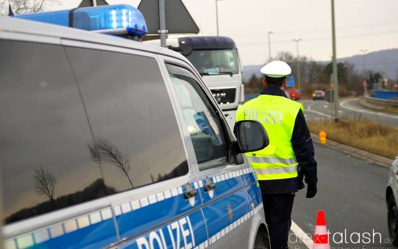 Symbolfoto - Polizei Kontrolle "Riegel vor"
Foto: Alex Talash