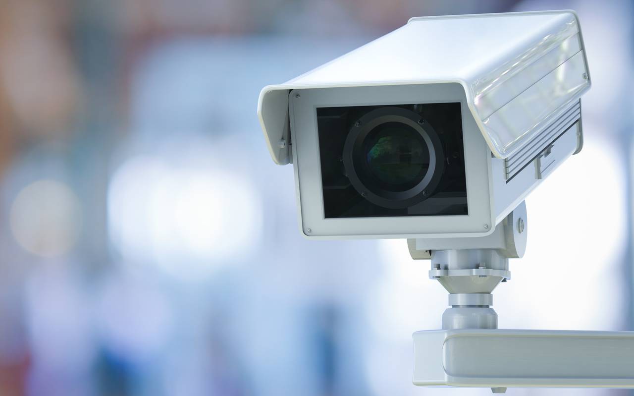 Eine Überwachungskamera zeichnet das Sichtfeld auf (Symbolbild).
Bei Verwendung in Social Media muss die Bildquelle am Bild genannt werden; bei Verwendung als Nachrichtenbild spielt das System diese automatisch mit aus.