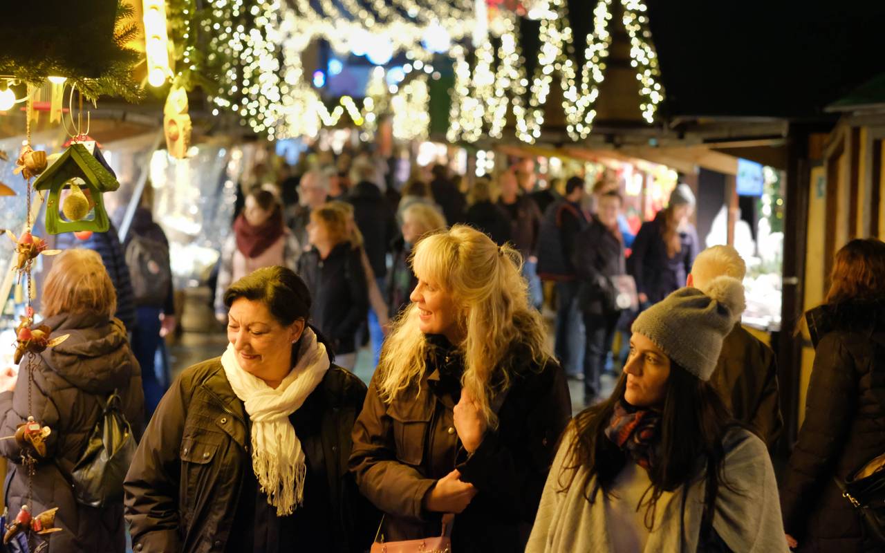 Eröffnung des Weihnachtsmarktes am 23. November 2017 durch OB Thomas Kufen auf dem Kennedyplatz in Essen.