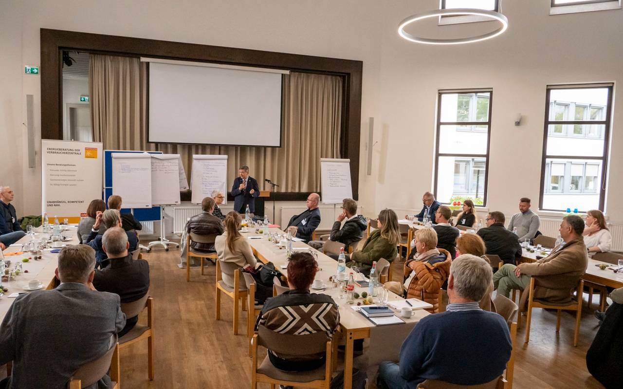 Die Stadt diskutiert mit Bürgern und Institutionen an einem runden Tisch über Hilfsangebote in der Energiekrise.