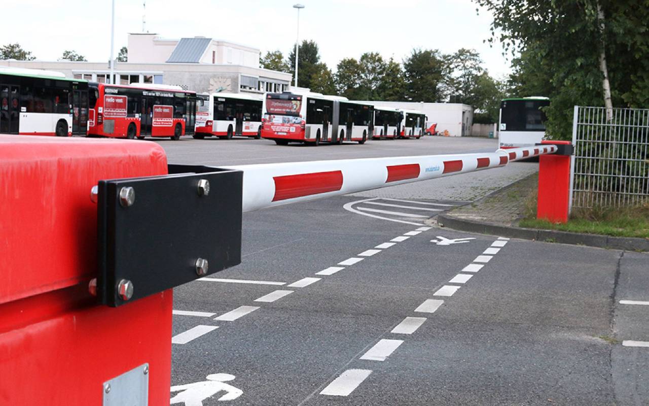 Busse der Vestischen stehen auf einem Betriebshof.