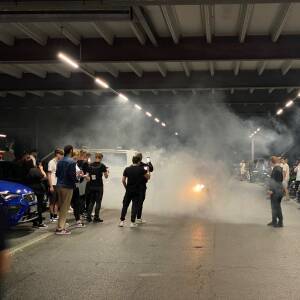 Etliche Autos und Tuningfans trafen sich im Parkhaus des Marler Sterns.