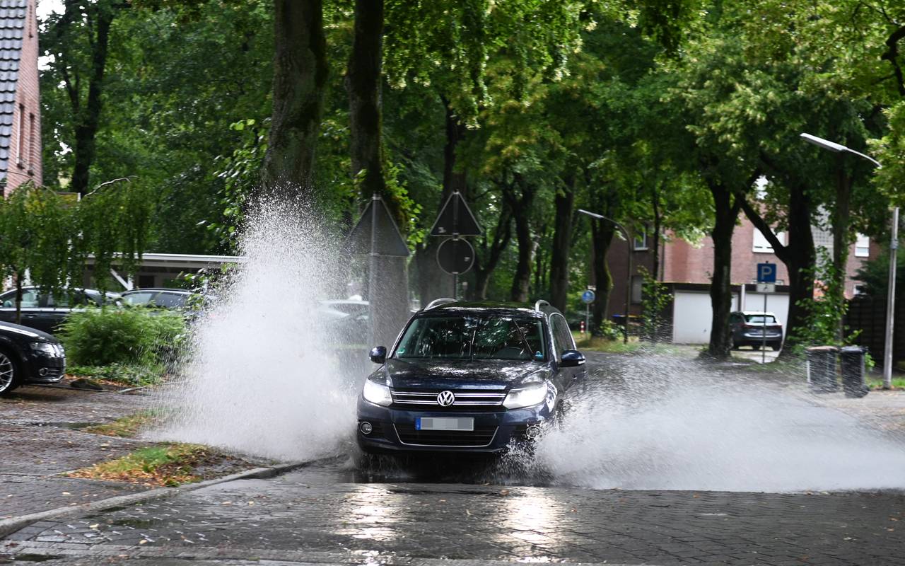 Überschwemmte Straßen nach Starkregen