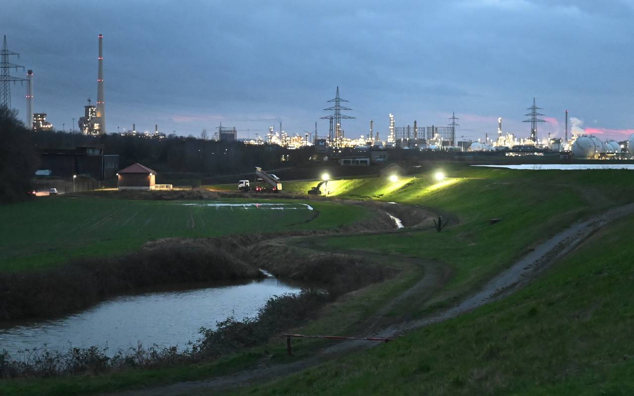 Hochwasser Lippe Deicharbeiten