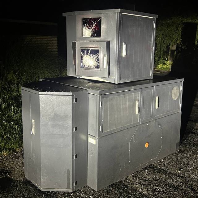 Bei der Attacke in Oer-Erkenschwick wurde unter anderem die Scheibe des Panzerblitzers zerstört.