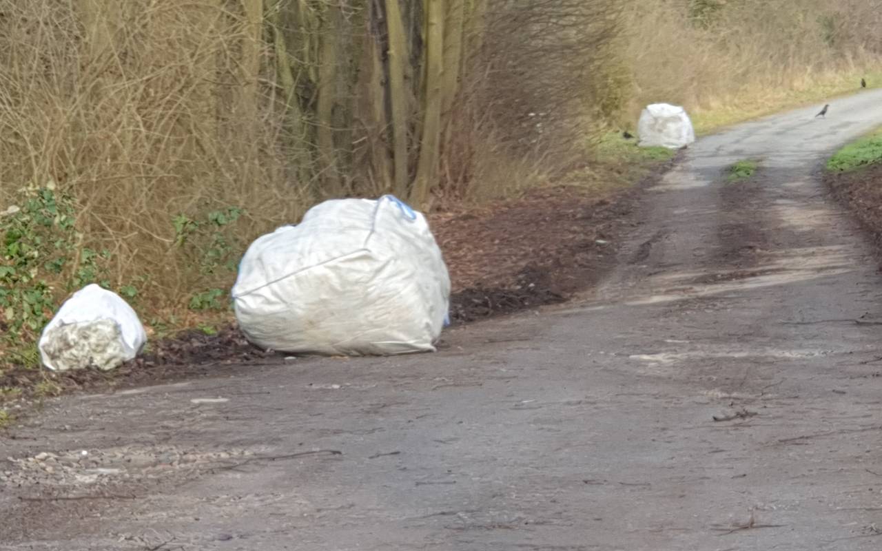 Große Säcke mit asbesthaltiger Wolle wurden in Waltrop abgelegt.