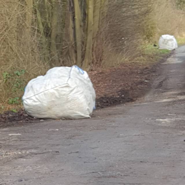 Große Säcke mit asbesthaltiger Wolle wurden in Waltrop abgelegt.