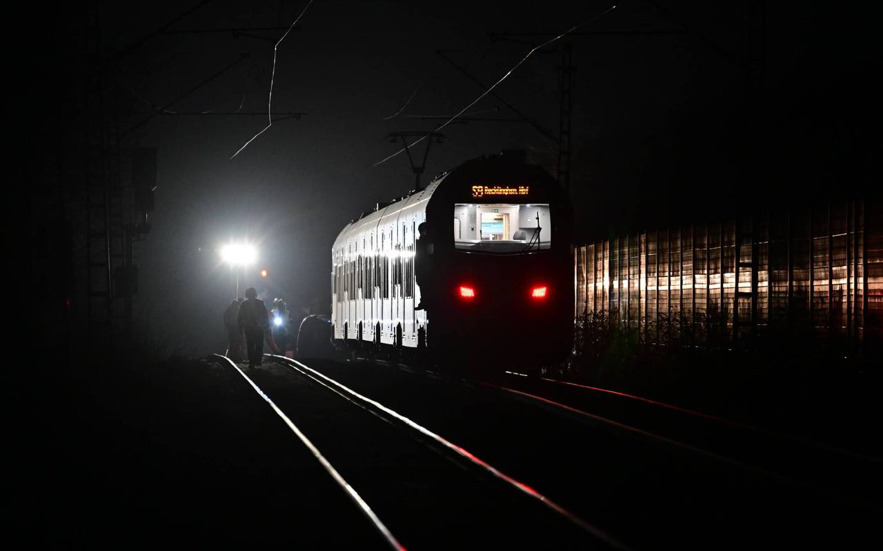 Die S9 erfasste den PKW am Bahnübergang in Herten-Westerholt.
