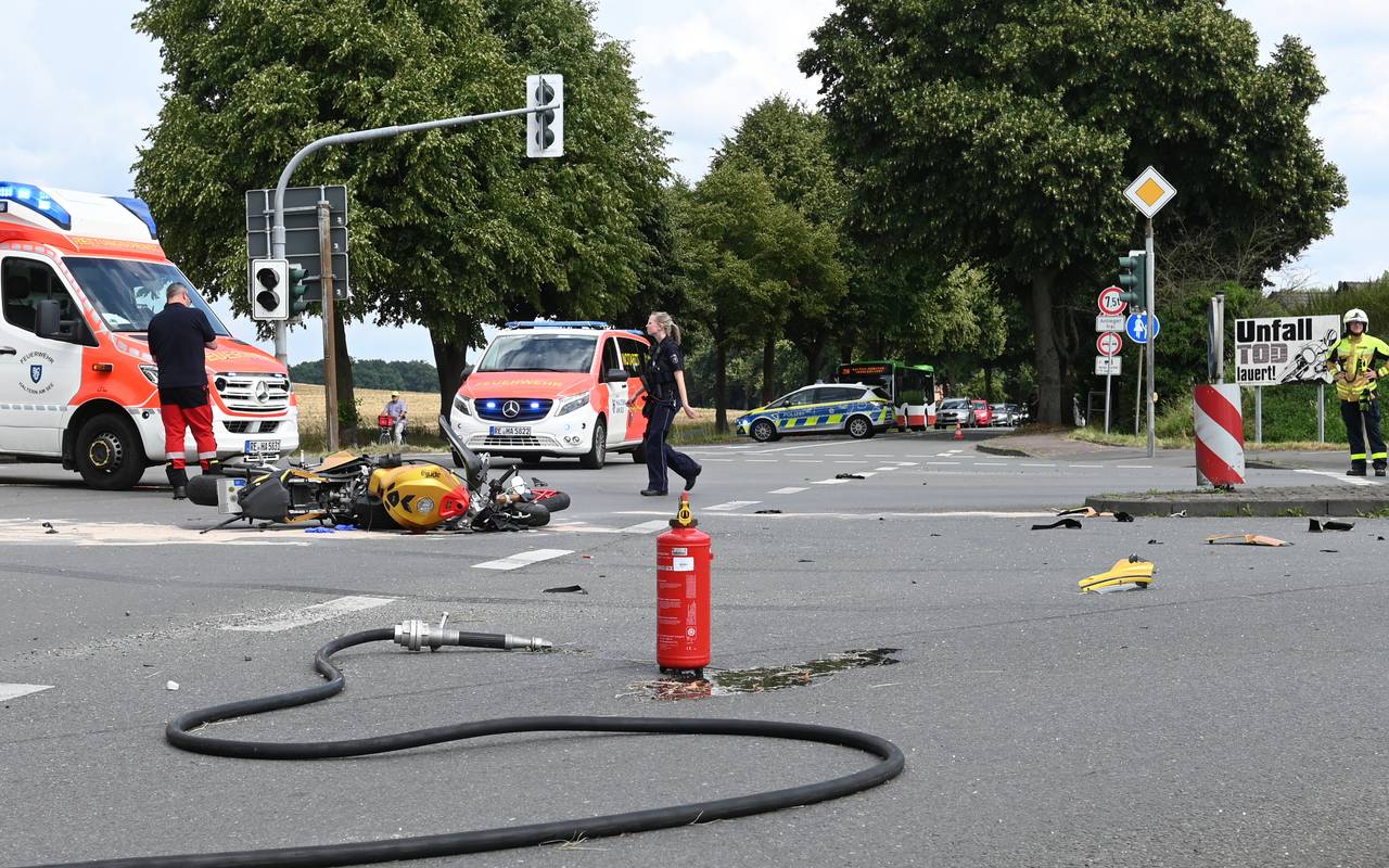 Die Kreuzung in Haltern-Lippramsdorf musste nach dem schweren Motorradunfall gesperrt werden.