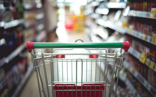 Einkaufswagen im Supermarkt