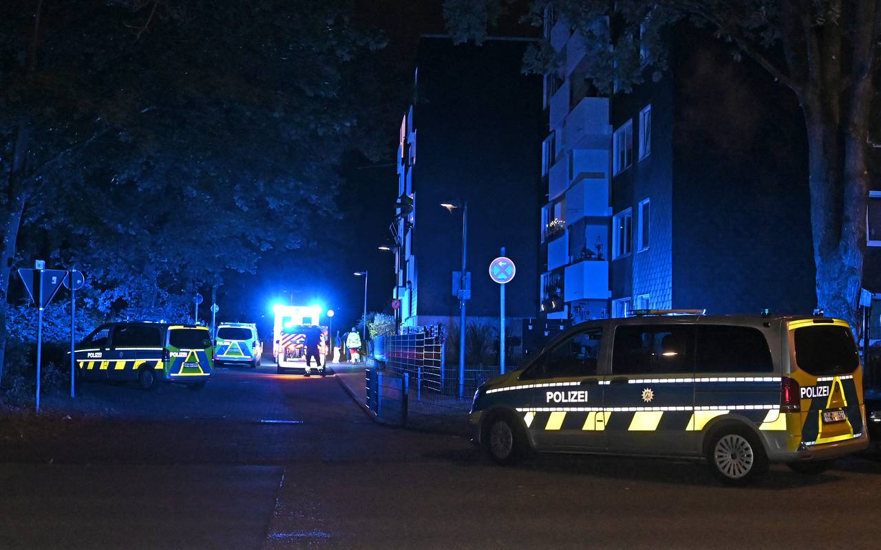 Polizei und Notarzt sind nach einem eskalierten Streit zu einem Wohnhaus an der Talaue in Dorsten gerufen worden.