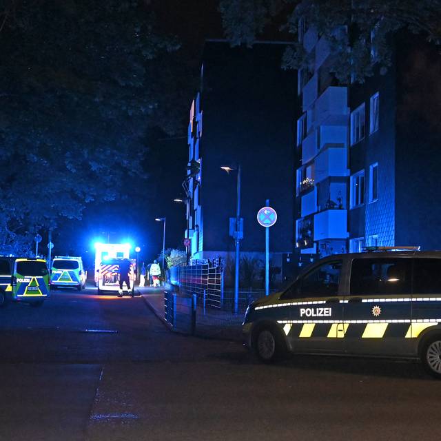 Polizei und Notarzt sind nach einem eskalierten Streit zu einem Wohnhaus an der Talaue in Dorsten gerufen worden.