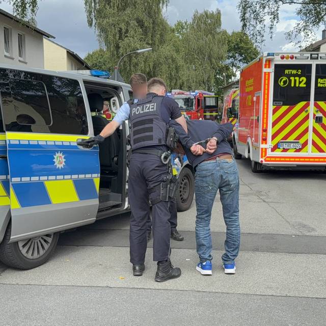Der Täter wurde von der Recklinghäuser Polizei in Handschellen abgeführt.