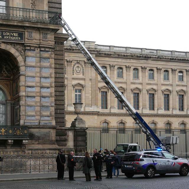 Einbruch in Louvre in Paris