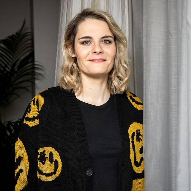 Hazel Brugger gewinnt Comedypreis für ESC-Moderation