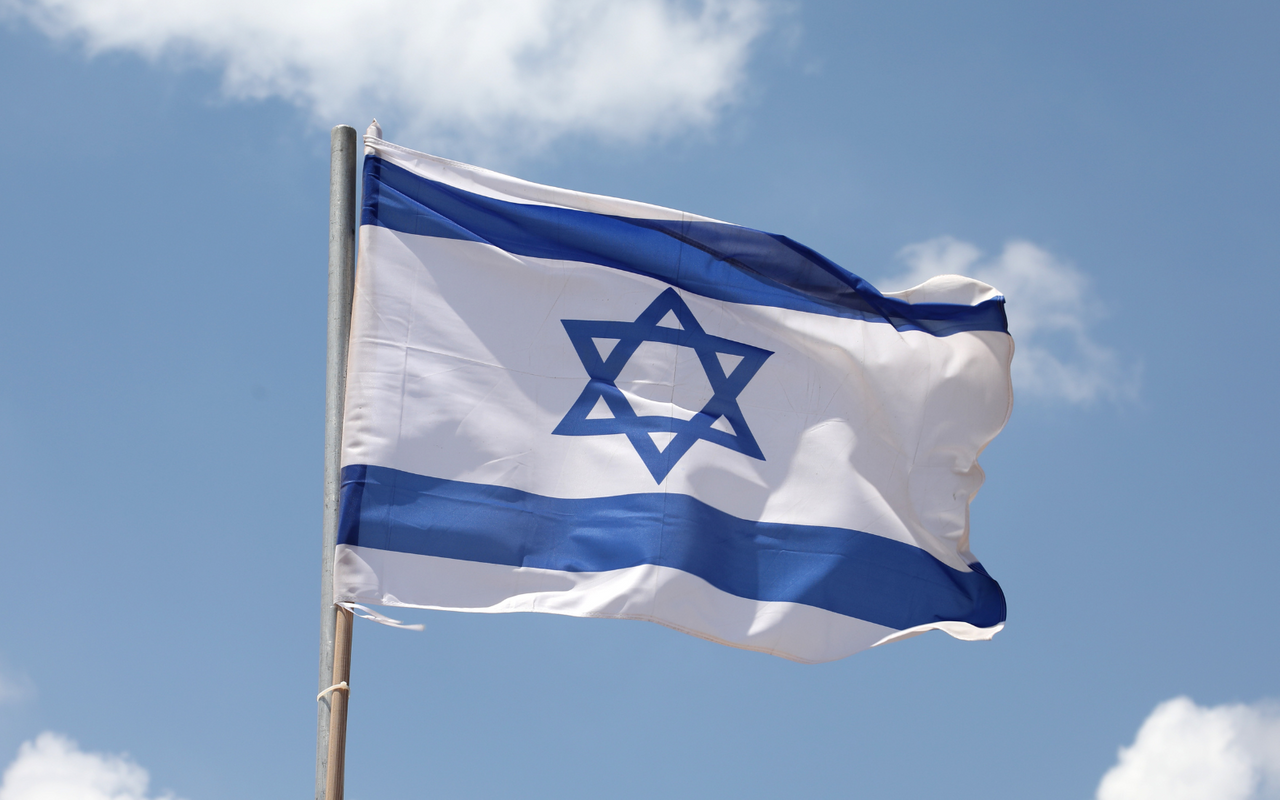 Israel-Flagge vor Kirche gestohlen