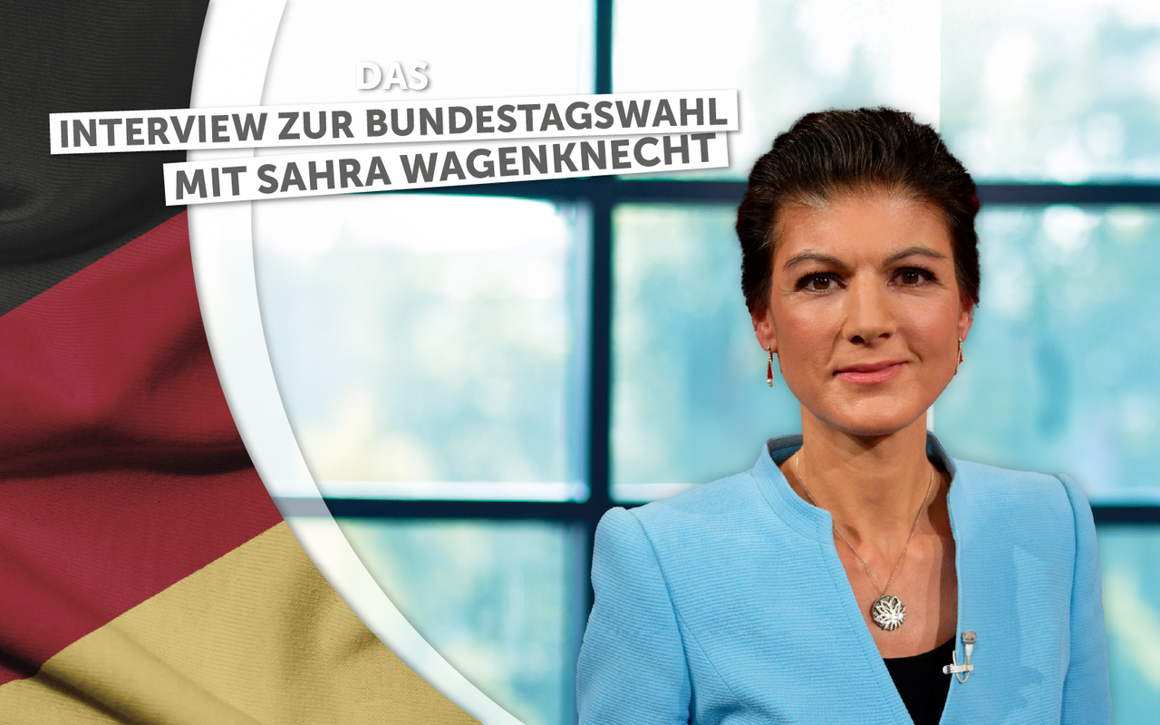 Sahra Wagenknecht (BSW-Vorsitzende) schaut lächelnd in die Kamera