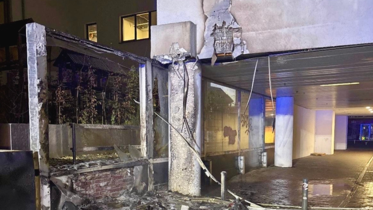 Kaputte Häuserfassade nach Feuer in der Recklinghäuser Innenstadt. 