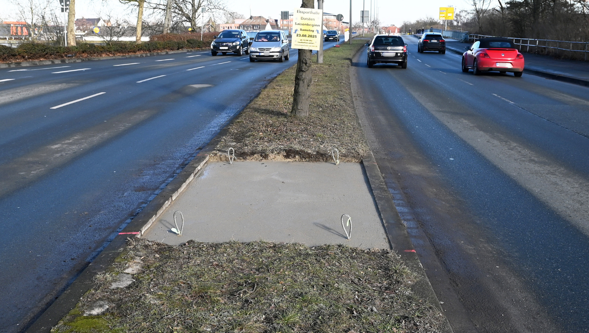 Auf der Mittelinsel der B224 in Dorsten wurde ein Betonfundament gegossen