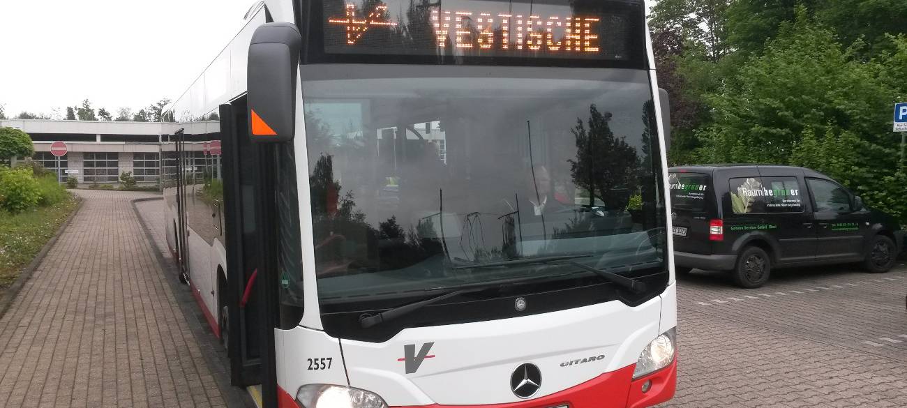 Ein Bus der Vestische auf den Straßen unterwegs.