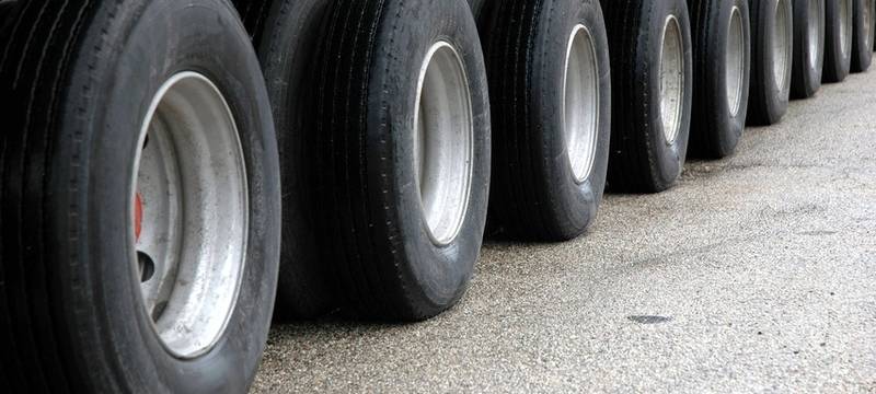 Festgefahrener Schwertransporter blockiert A31