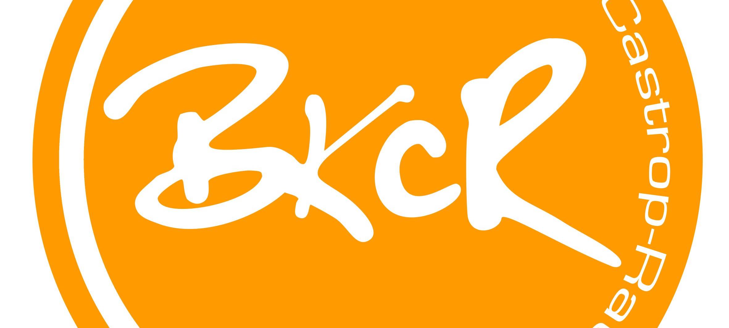 Jugendliche hantieren am Berufskolleg mit Pistole