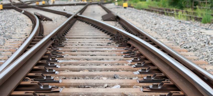 Zug kracht in Dorsten gegen Eisenstange