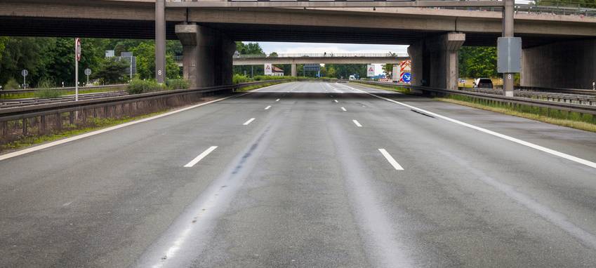 Probebetrieb für neue A52-Stauwarnanlage
