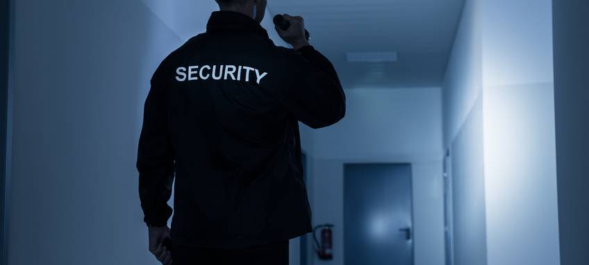 Quarantäne missachtet: Security überwacht Haus