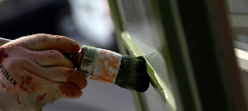 Maler bzw. Lackierer bei der Arbeit