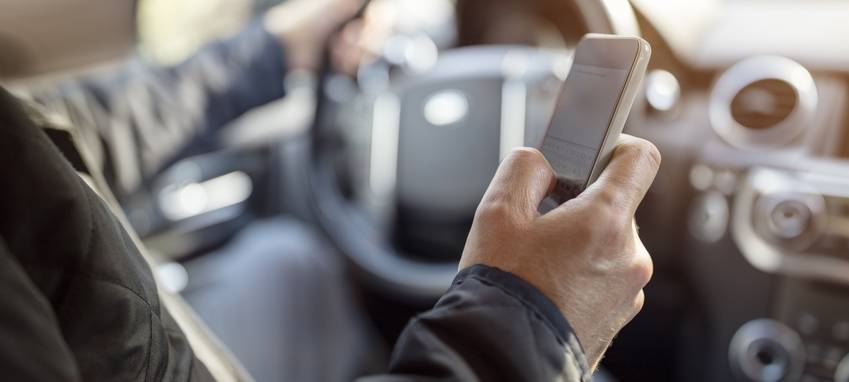 Polizei-Appell: Finger weg vom Handy im Straßenverkehr