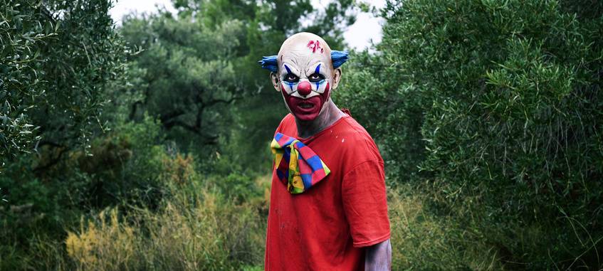 Blutverschmierter Clown auf Friedhof verbreitet Angst