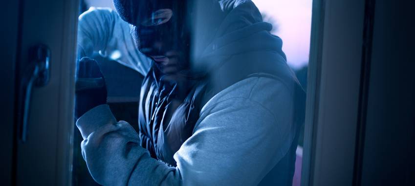 Blitzeinbruch mit Gullydeckel in Handyladen