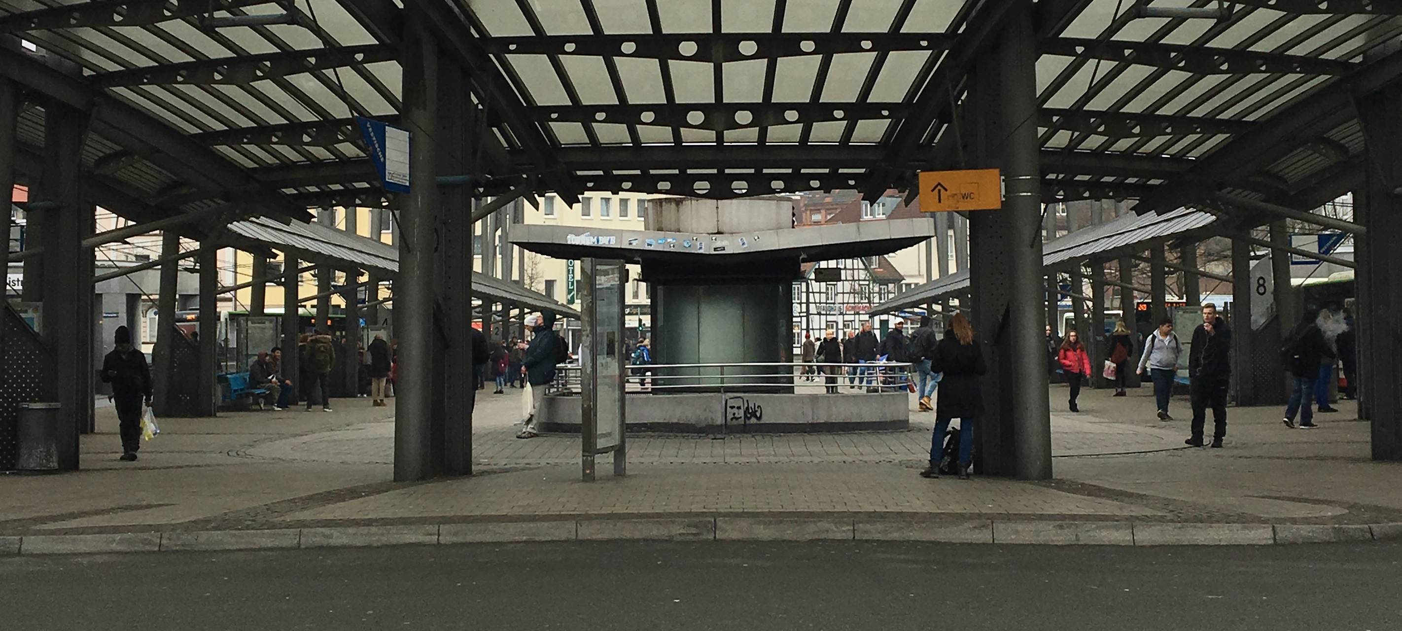 Dach eingestürzt - ZOB gesperrt