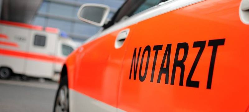 Fußgänger von LKW angefahren: Lebensgefahr