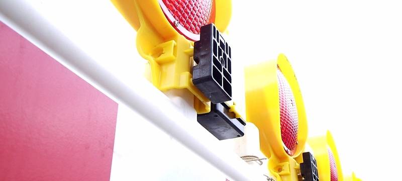 Baufirma lässt an A43 tonnenweise Erde liegen