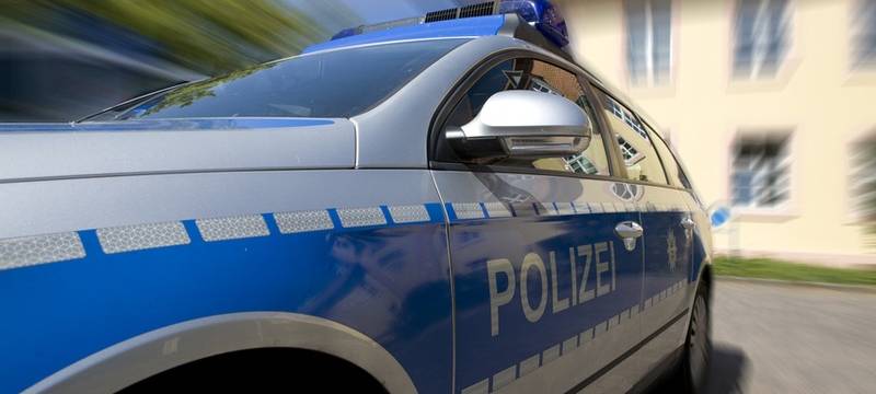 Raub: Jugendlicher ohne Schuhe