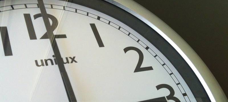 Im Frühjahr stellt man die Gartenmöbel vor die Tür, im Herbst stellt man sie zurück in den Schuppen. ;-)