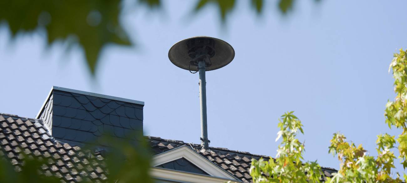 Eine Sirene auf einem Dach (Symbolbild)