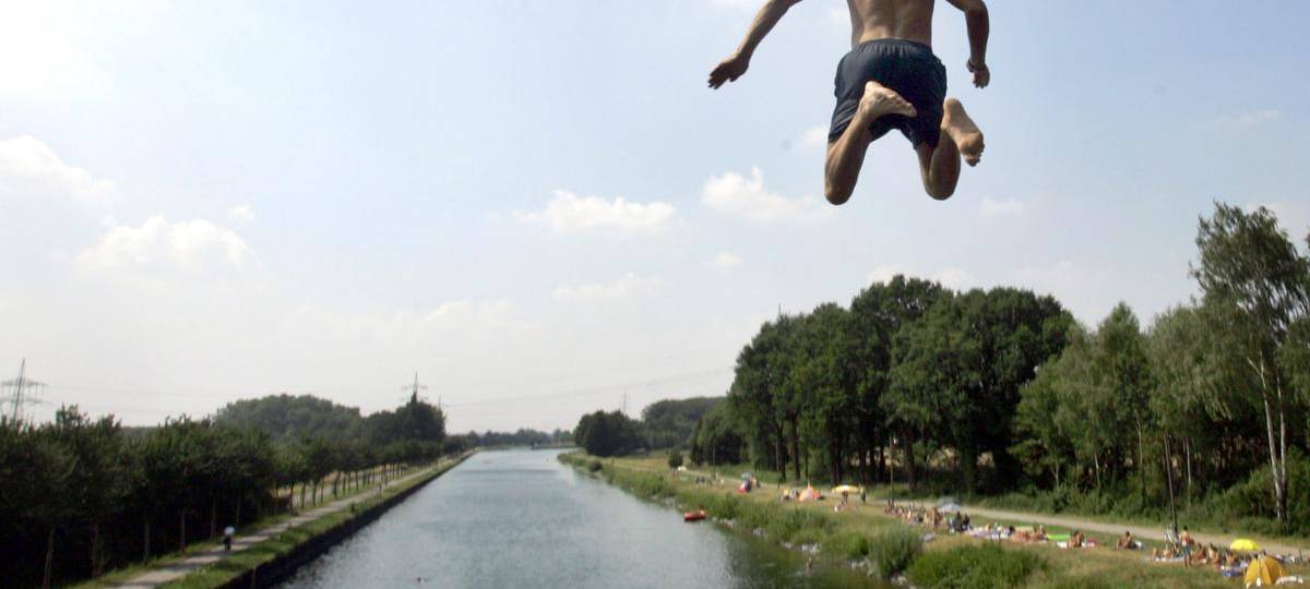 Polizei erwischt Kanalspringer