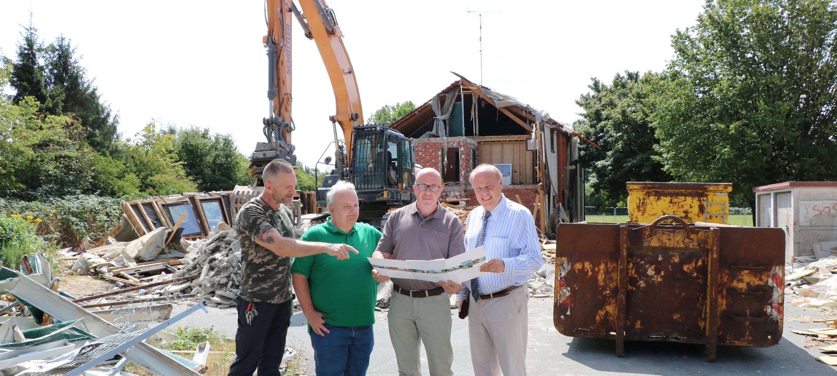 Abriss von Flüchtlingsunterkünften gestartet