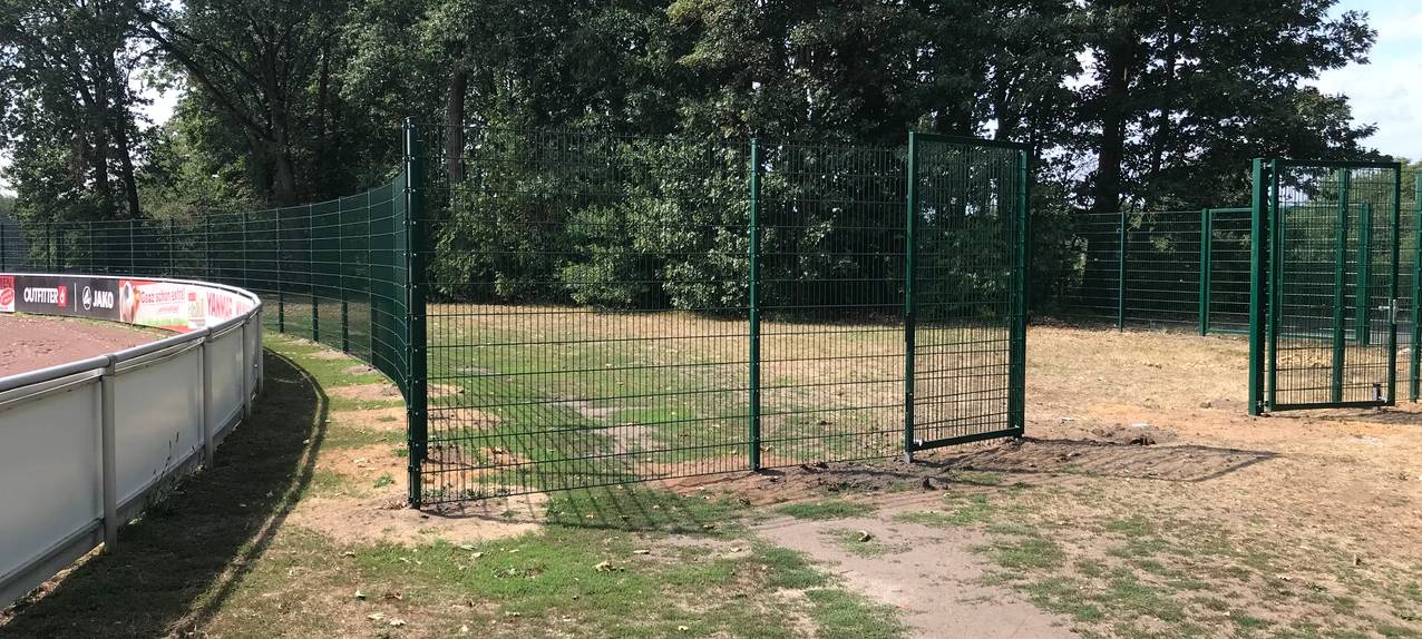 Käfig für Problem-Fans in der Stauseekampfbahn