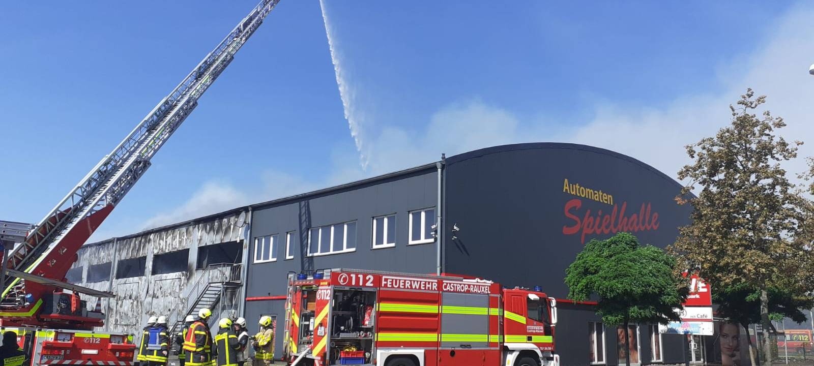 Indoorspielplatz steht in Flammen