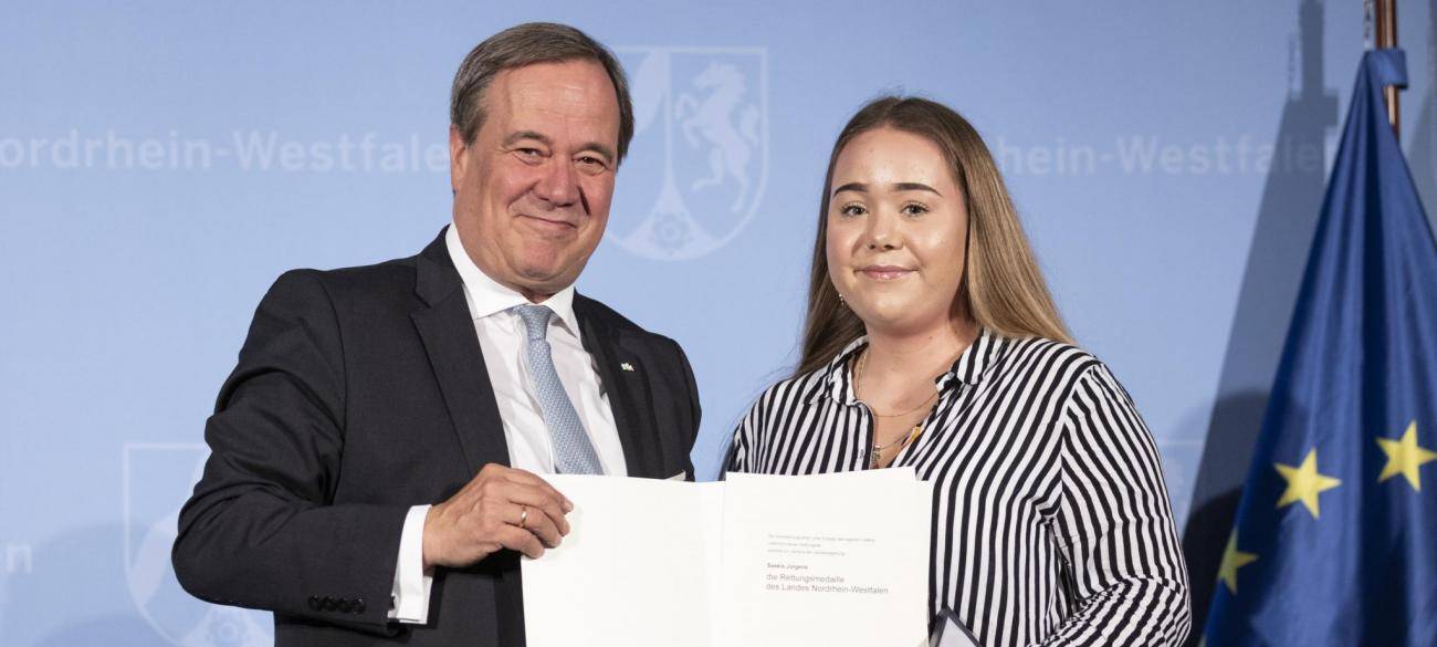Junge Lebensretterin mit Medaille geehrt