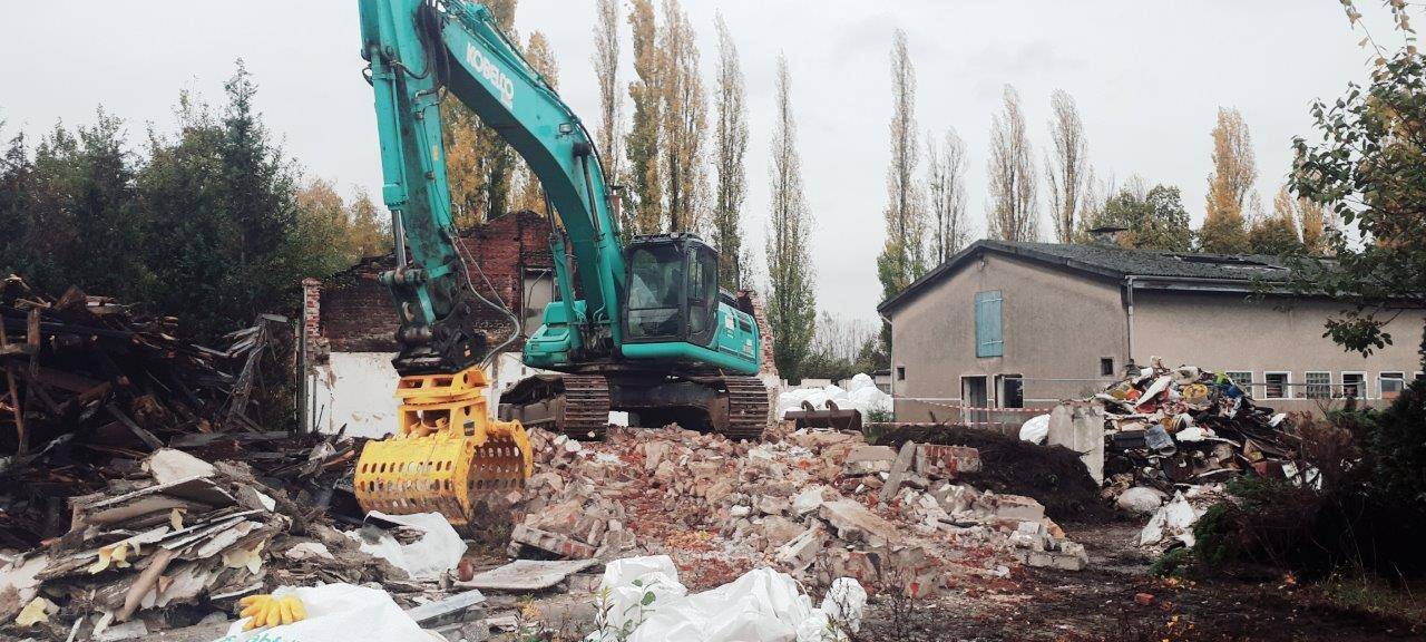 Abrissarbeiten an der alten Trabrennbahn