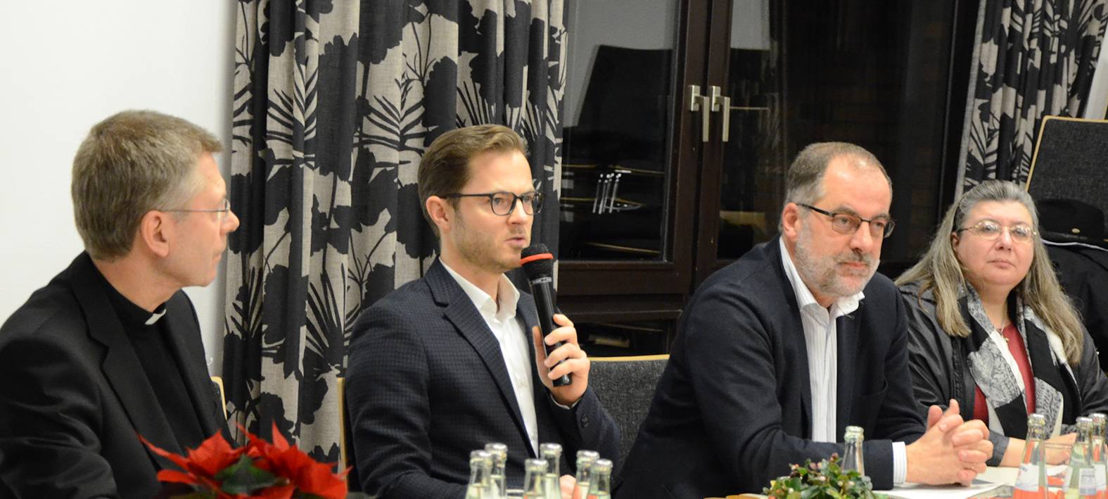 Weihbischof "entsetzt" über Umgang mit Missbrauch