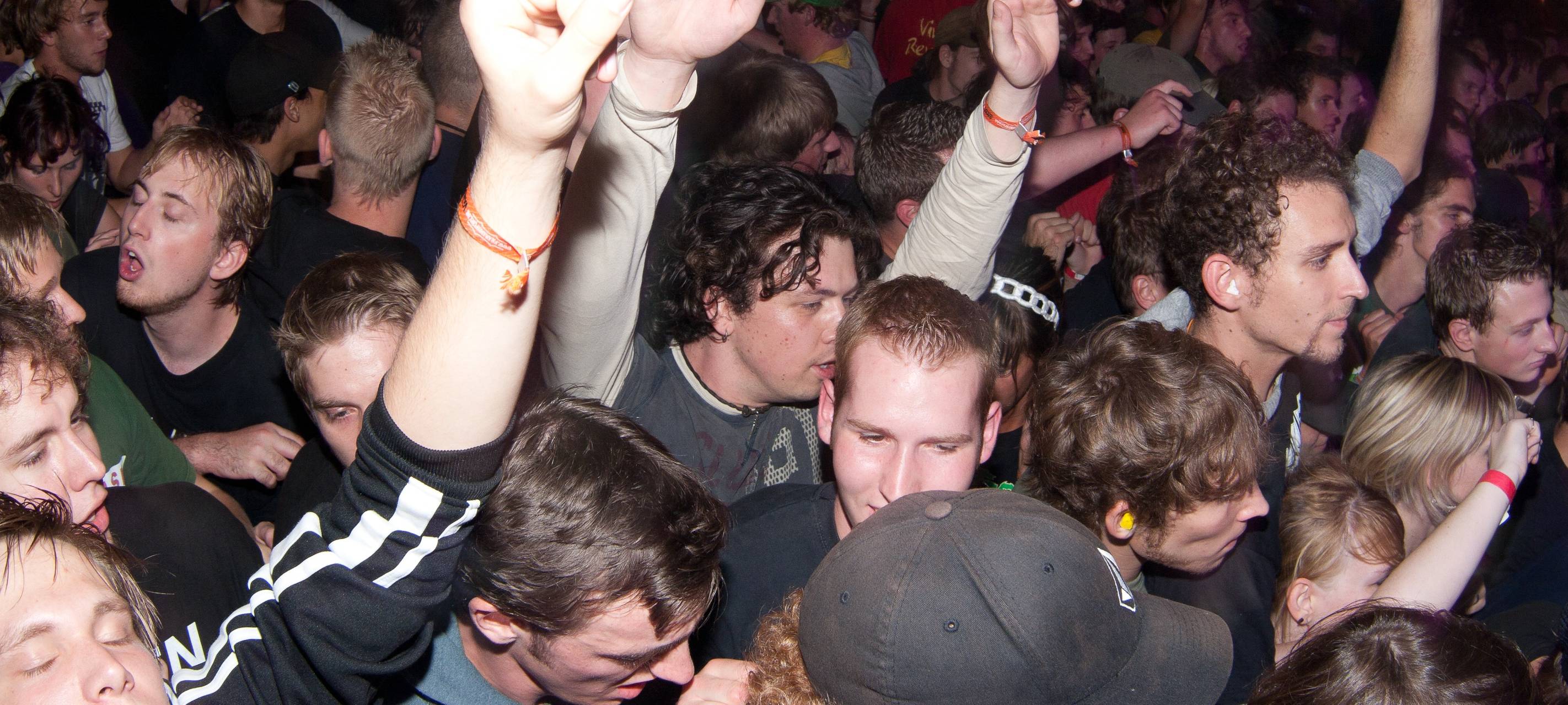 Baby "singt" Thunderstruck von AC/DC