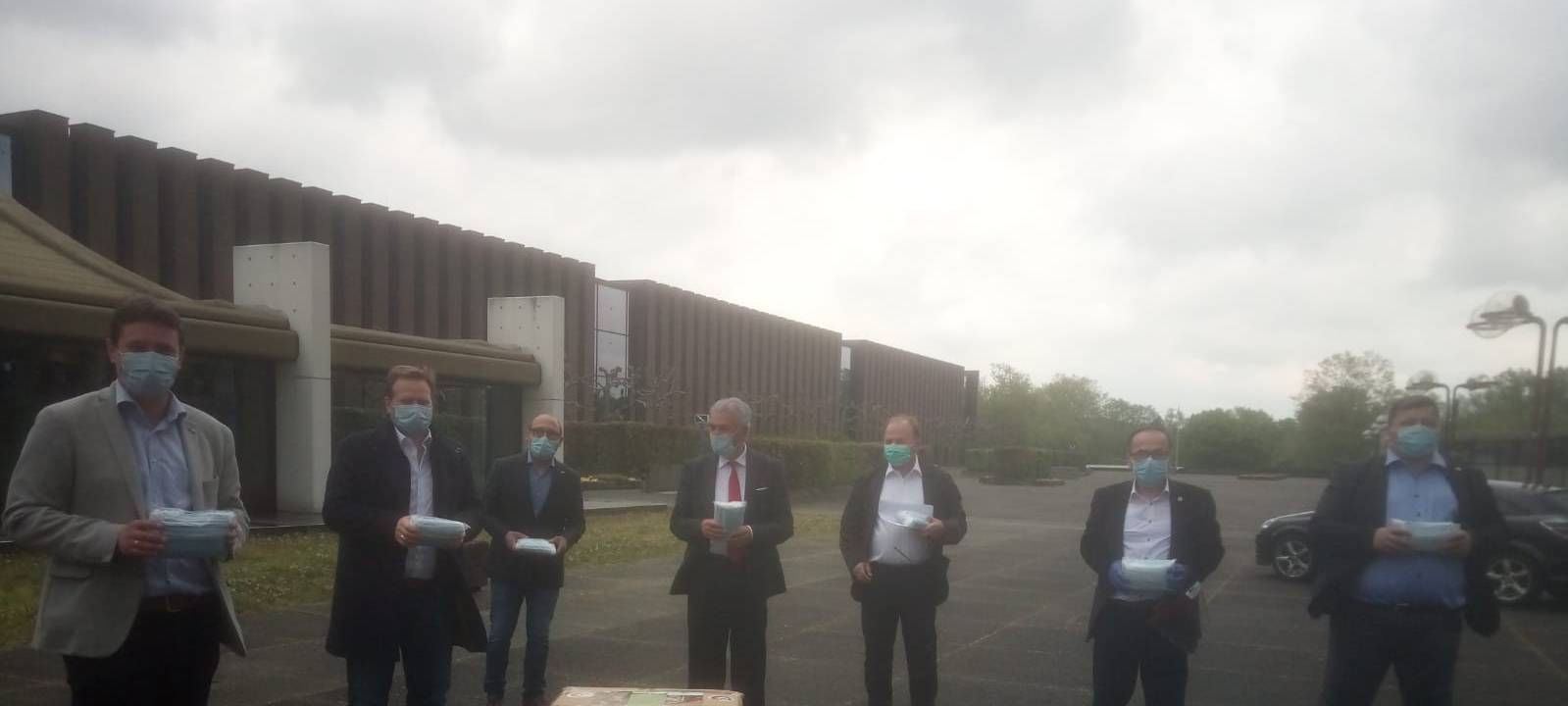 Schutzmasken-Spende für Schulen